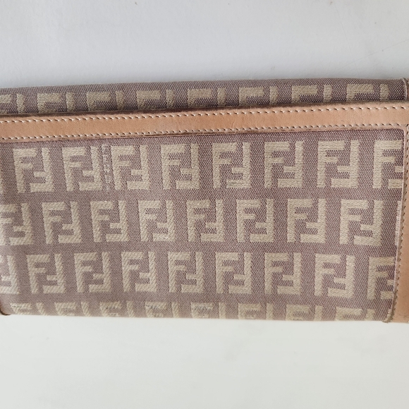 Fendi Long wallet. Gorgeous tan and cappuccino colors. - Picture 13 of 16